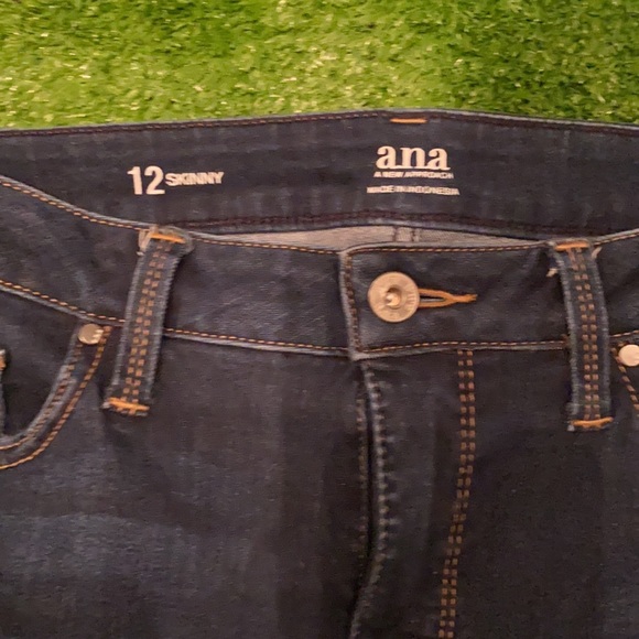 Ladies Skinny Jeans - Picture 2 of 3